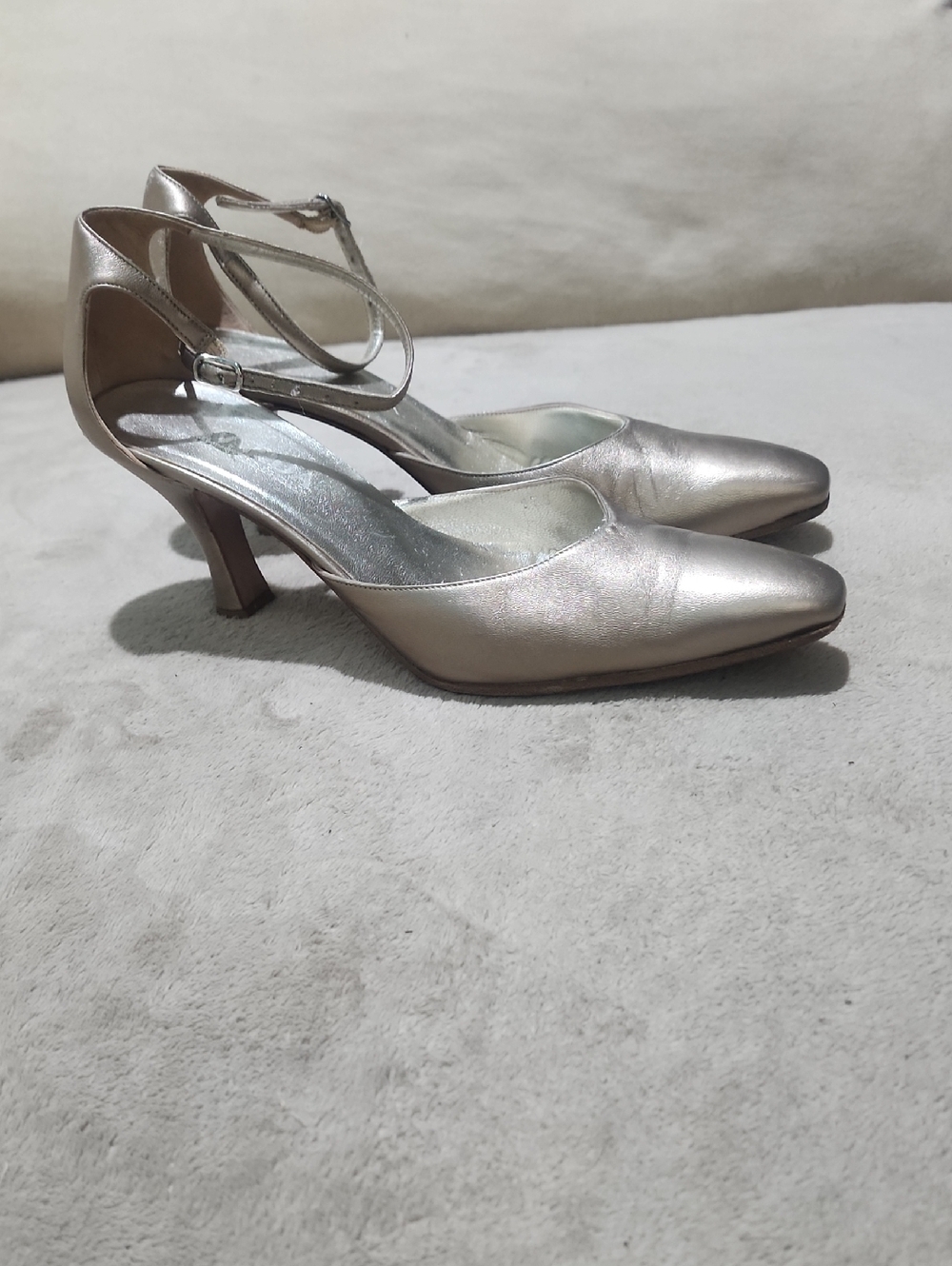 VARDA made In Italy Platinium  Pointed Toe Crisscross Heel